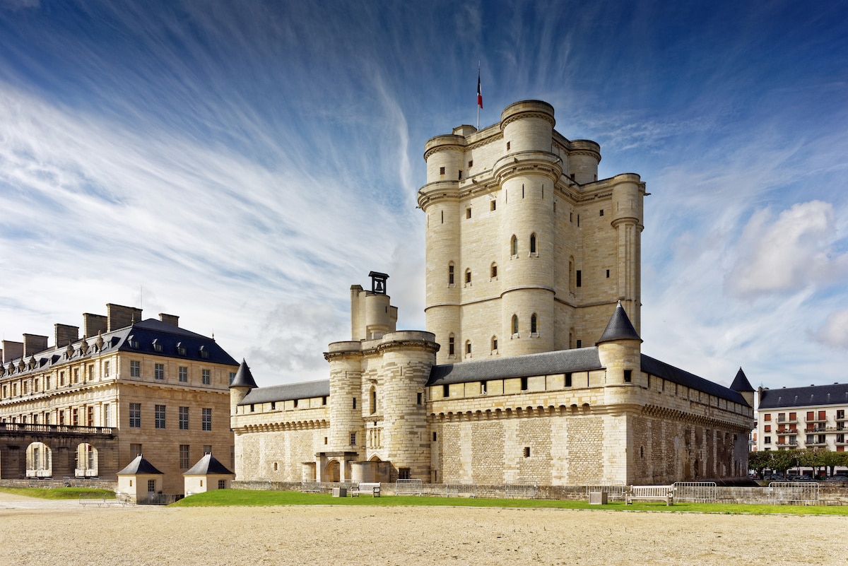Louer une voiture chez Toosla à Vincennes Château de Vincennes